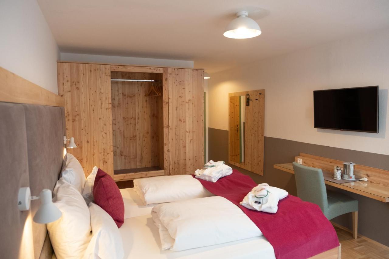 Santner, Hotel