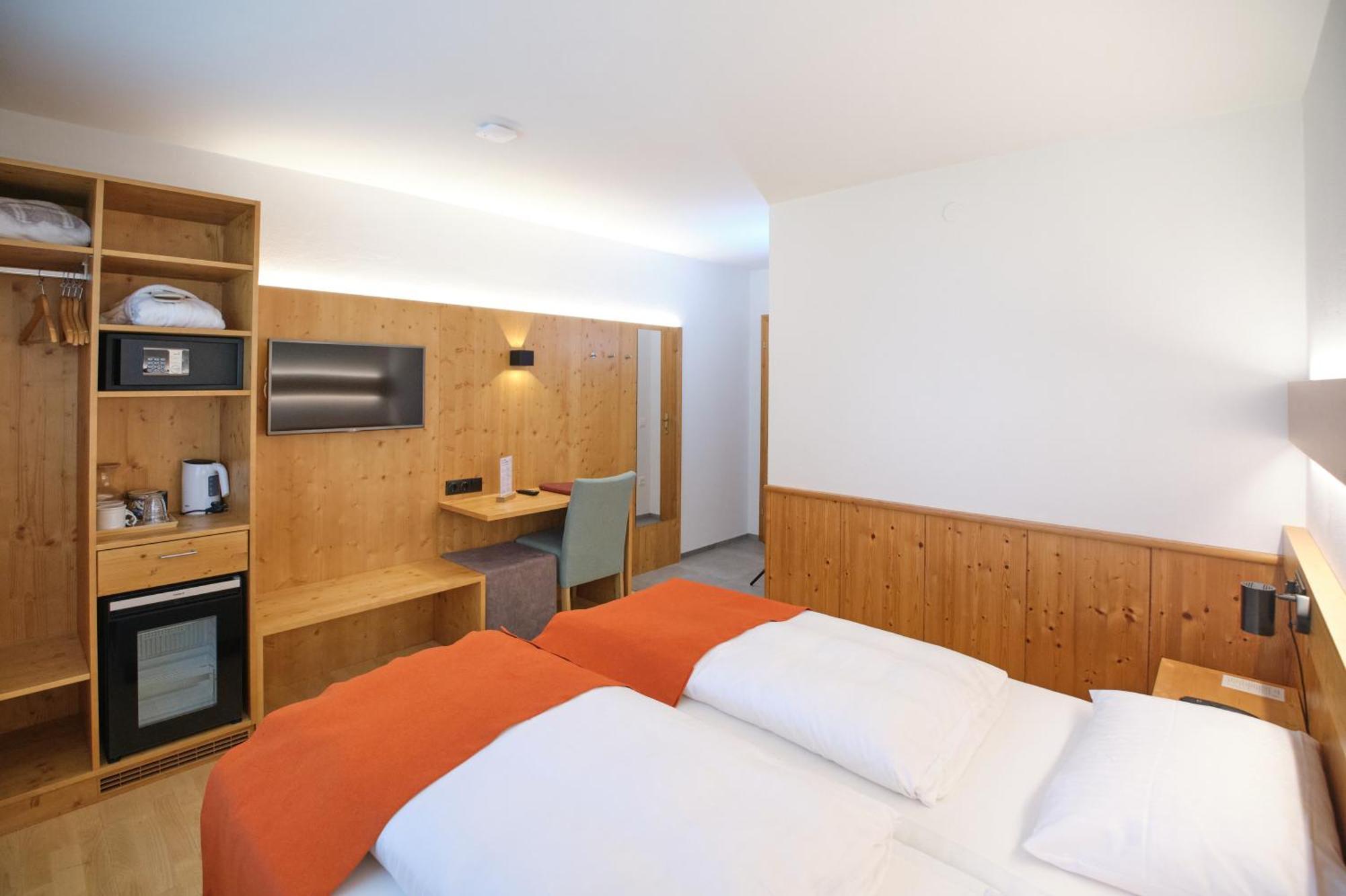 Santner, Hotel