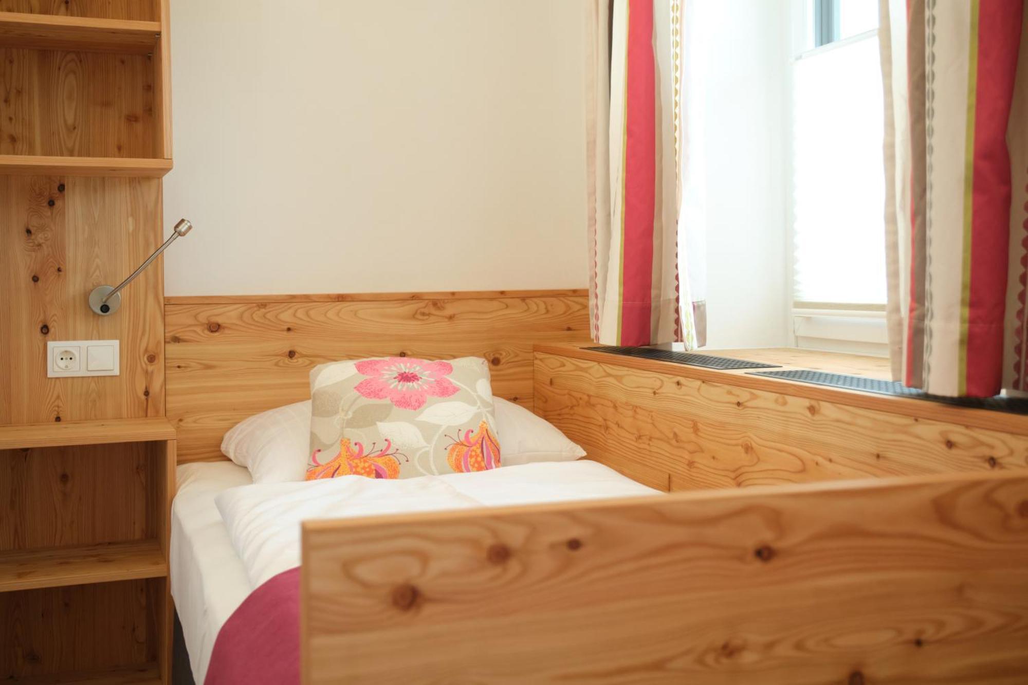 Santner, Hotel
